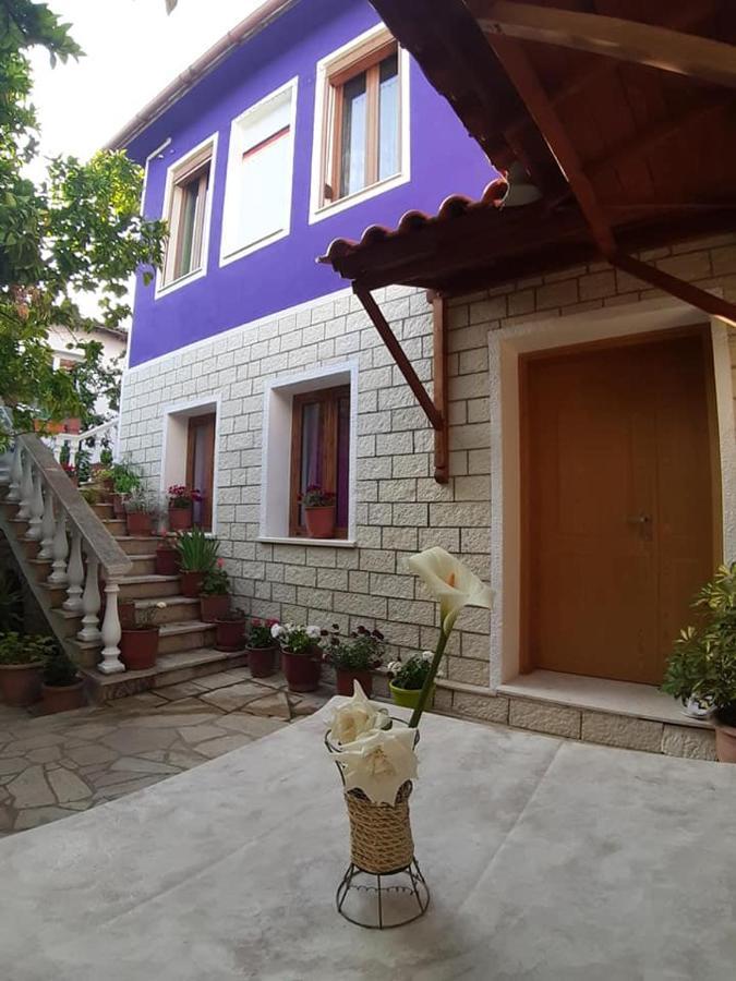 Guesthouse Hlias Gloria Berat Exteriör bild